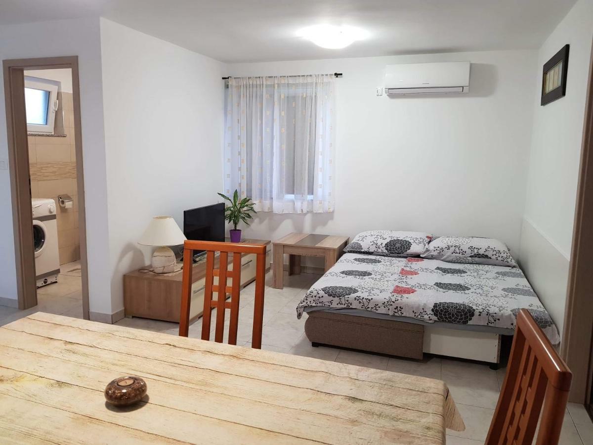 Apartment Natali Брсеч Екстер'єр фото